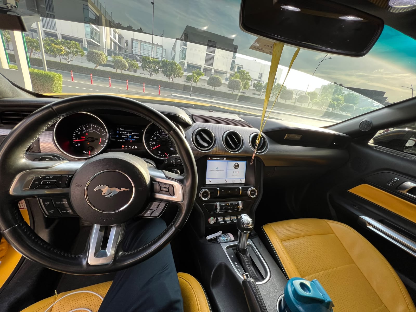 Gelb Ford Mustang EcoBoost Premium Fastback 2018